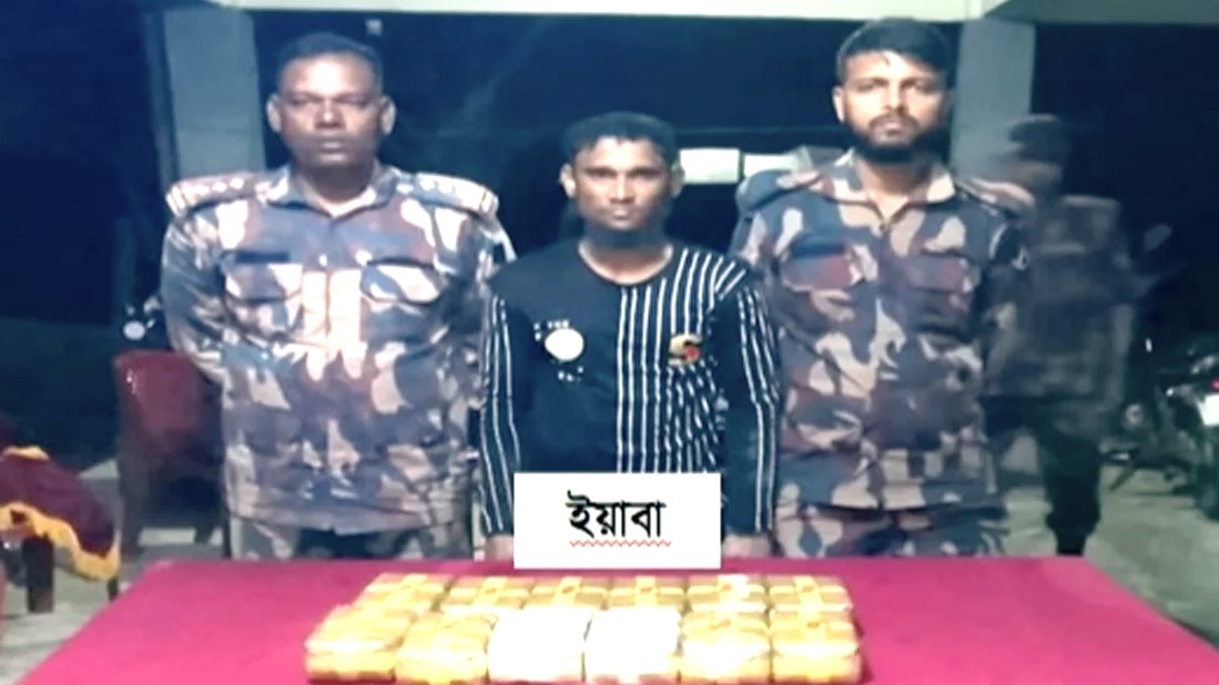 মিয়ানমার থেকে আসা ১ লাখ ২০ হাজার ইয়াবাসহ রোহিঙ্গা আটক